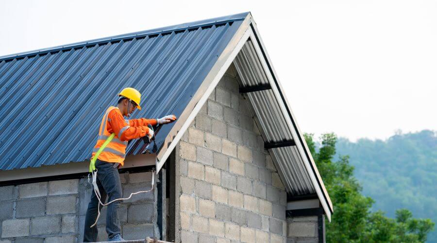 Professional gutter cleaning in Polk City, IA